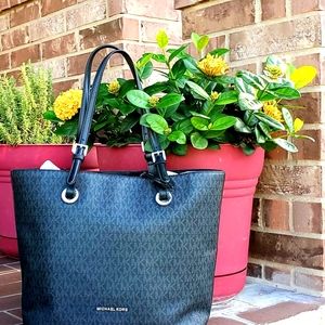 Micheal Kors Saffiano leather tote